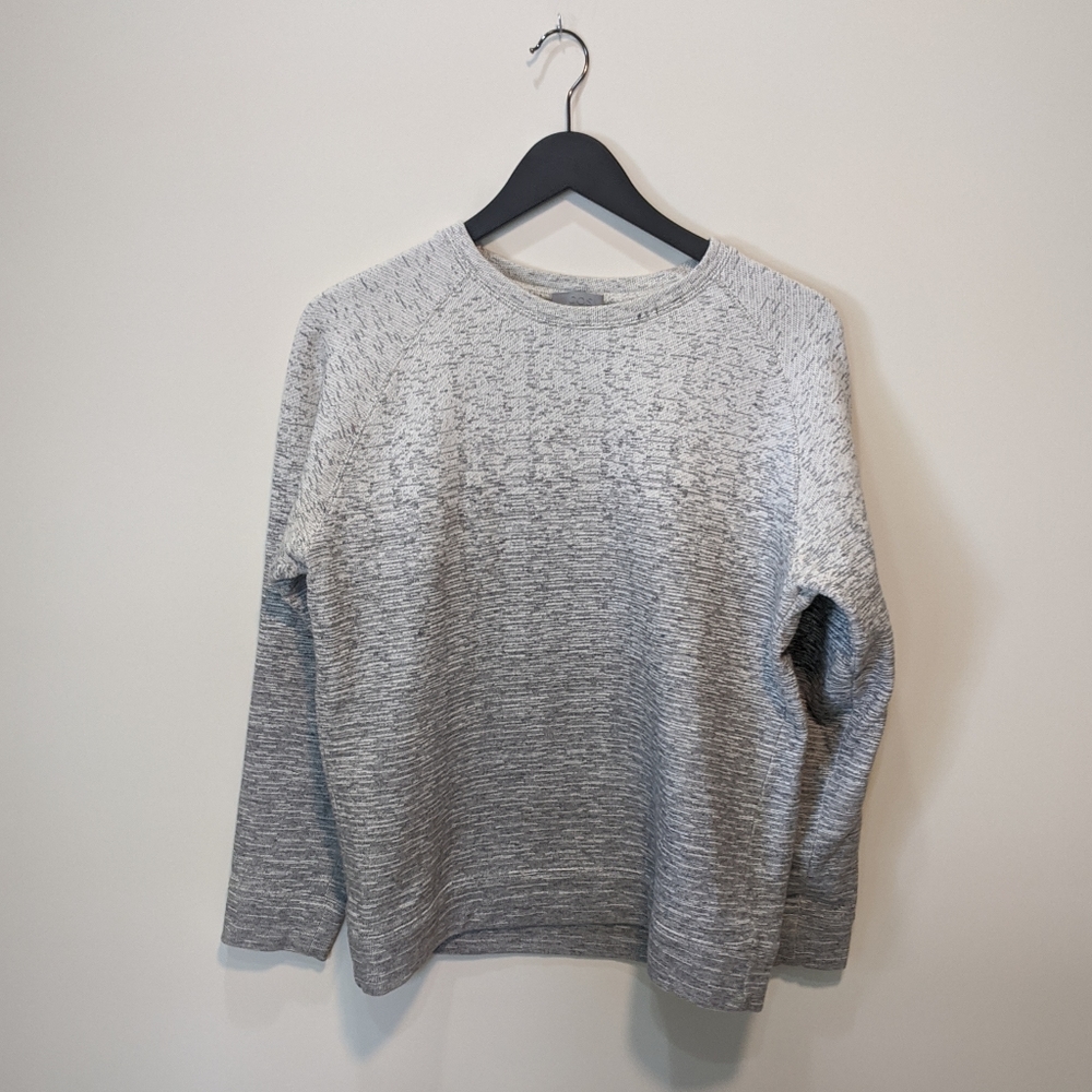 C o s ombre light dark gray sweater size medium
